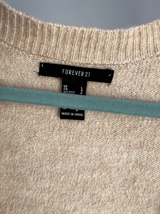 Forever 21 Beige V-Neck Button Pocket Cardigan Size Large GUC - Picture 2 of 5